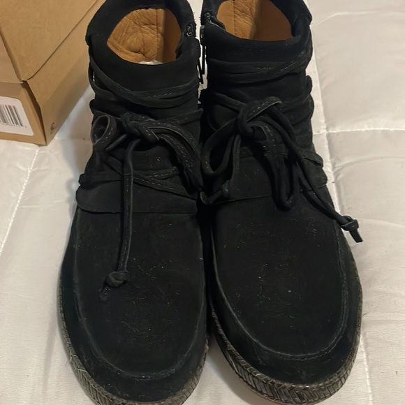 EUC Ugg Moccasins 7 - Picture 7 of 8